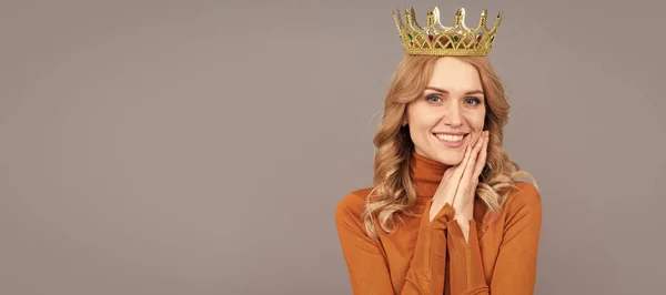 Princess Woman Crown Woman Portrait Isolated Header Banner Copy Space – stockfoto