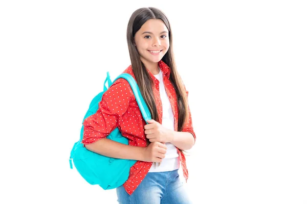 学校に戻る バッグで制服を着た女子高生 白い孤立したスタジオの背景にある学校の子供 — ストック写真