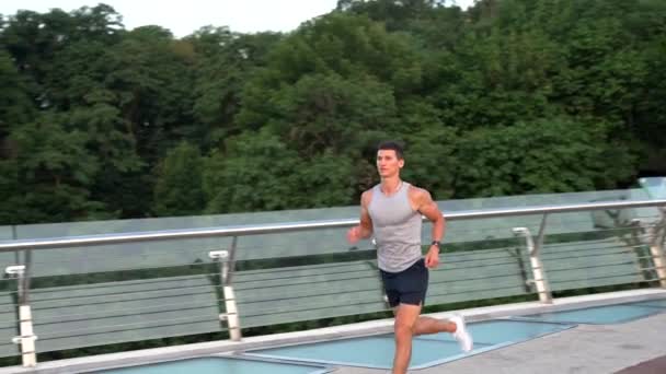Atleta Enérgico Homem Sprinter Correndo Livre Resistência — Vídeo de Stock