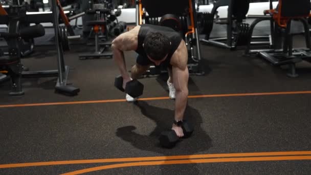 Sportler Beim Hantel Planken Rudern Fitnessstudios Athletischer Mann Beim Bauchtraining — Stockvideo