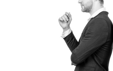 Beyaz fotokopi alanı üzerinde izole edilmiş profesyonel adam resmi giyimde kırpılmış görünüm.