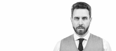 Beyaz arka planda soyutlanmış, şık giyinmiş, olgun bir adam. İnsan yüzü portresi, kopyalama alanı olan pankart