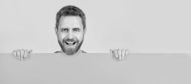 İnsan yüzü portresi, fotokopi alanı olan pankart. Reklamcılık. Duyuru. Alışveriş ve indirim. ürün sunumu