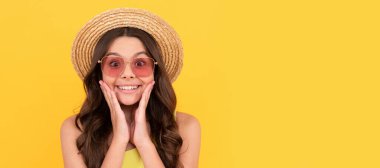 wow. finally summer holiday. small beauty. child wear straw hat and glasses. amazed teen. Child face, horizontal poster, teenager girl isolated portrait, banner with copy space