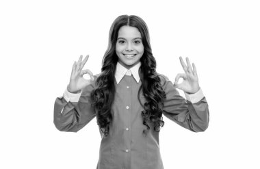 Mutlu çocuk uzun kıvırcık saçlar beyaz şovda izole tamam jest, ten.