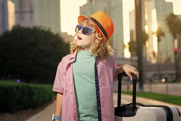 Child Travel Suitcase Vacation Kids Travel Adventure Concept Child Boy — Stock Photo, Image