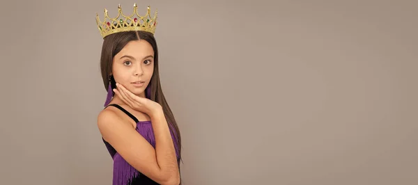 사치품이 만들어 미녀는 왕관을 스러운 여왕의 포스터 디자인 — 스톡 사진