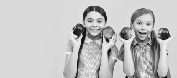 Glückliche Kinder Zurück Die Schule Mit Äpfeln Für Gesunde Ernährung — Stockfoto