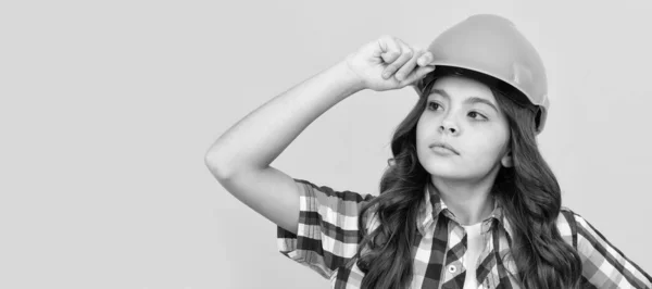 Adolescentă Cască Fată Serioasă Pălărie Protecție Tare Copilul Poartă Cască — Fotografie, imagine de stoc