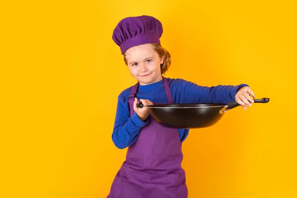 Kid Boy Chef Cucinare Con Padella Ragazzo Chef Che Prepara — Foto Stock