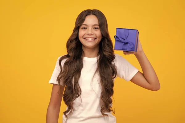 Portrait Teenager Child Girl Holding Present Box Isolated Yellow Studio — Stock Photo, Image