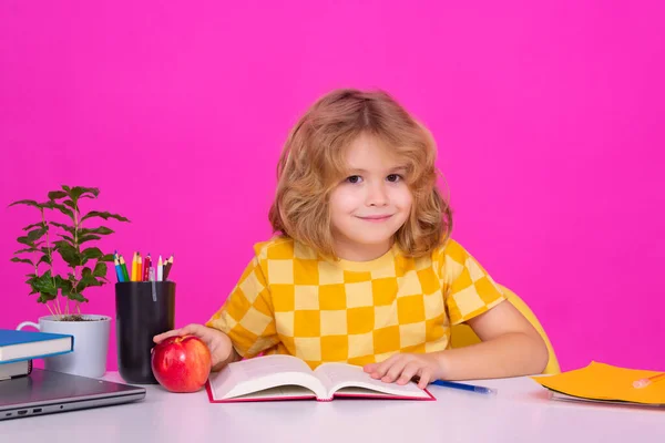 Écolier Lisant Livre Des Écoliers Enfant École Primaire Les Élèves — Photo