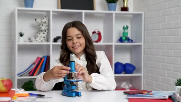 Busy Teen Girl School Uniform Use Microscope Classroom Back School — Stock Video