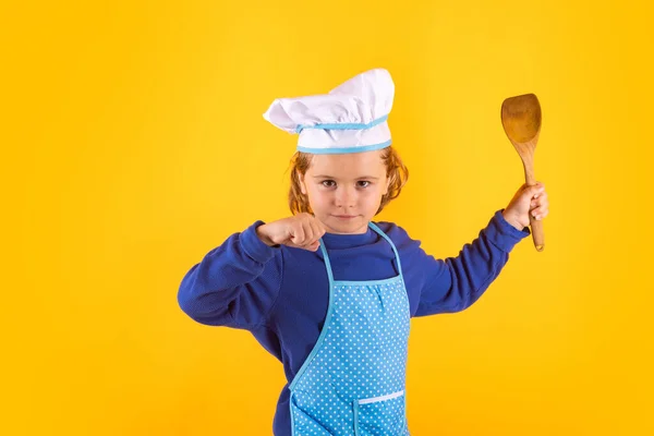 Criança Cozinha Com Concha Cozinha Kid Chef Cozinheiro Prepara Comida — Fotografia de Stock