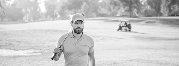 Retrato Golfista Boné Com Clube Golfe Estilo Vida Homem Sério — Fotografia de Stock