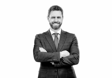 Mutlu, kendine güvenen avukat gülümsüyor. Kollarını resmi kıyafetlerle sarkıtıyor. Beyaz tenli, kendine güvenen..