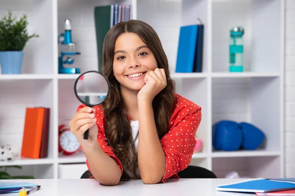 Teen School Girl Magnifying Glass Knowledge Happy Schoolgirl Positive Smiling — Stock Photo, Image