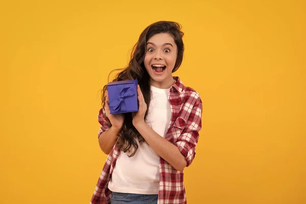 Amazed Teenager Excited Teen Girl — Stockfoto