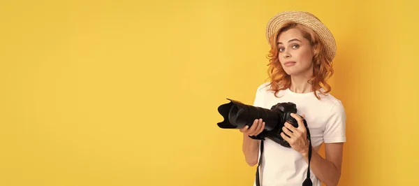 Young Redhead Woman Photographer Camera Straw Hat Making Photo Photoshoot — Zdjęcie stockowe