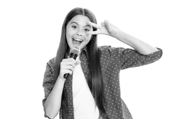 Dospívající Dívka Mikrofonem Zpívající Proti Bílému Pozadí Legrační Tvář Zpívající — Stock fotografie