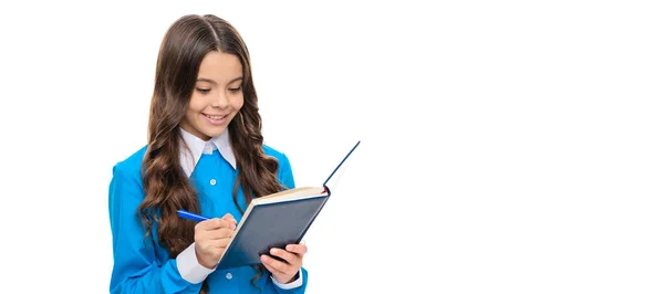 Gelukkige Schooljongen Doet Geschreven Huiswerk Opdracht Schrijven Oefenboek Met Pen — Stockfoto
