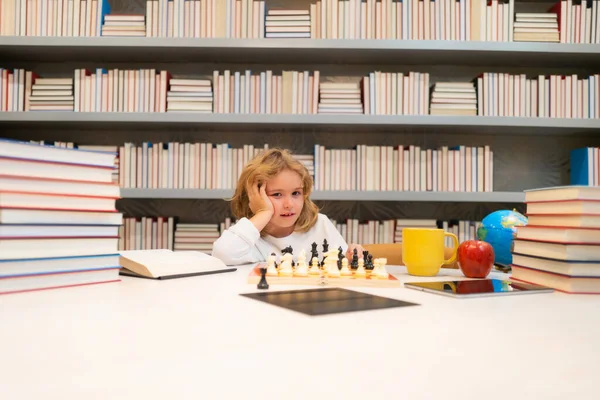 Early Development Smart Child Play Chess Library Bookshelves Many Books — Stock Photo, Image