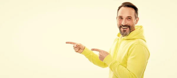 男の顔の肖像画 コピースペースのバナー 幸せなハンサムな成熟した男でフーディポインティング指上のコピースペース孤立上のホワイト プレゼンテーション — ストック写真