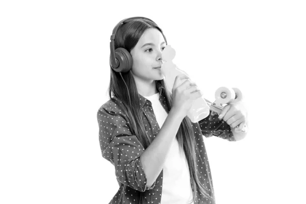 Teen Hipster Girl Skater Skateboard Water Bottle Headphones Isolated Background — ストック写真