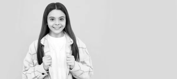 Straßenherbstmode Fröhliches Teenie Mädchen Rosa Kariertem Hemd Lächelnder Hipster Kids — Stockfoto