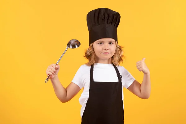 Cozinheiro Garoto Engraçado Cozinheiro Com Concha Cozinha Retrato Estúdio Criança — Fotografia de Stock