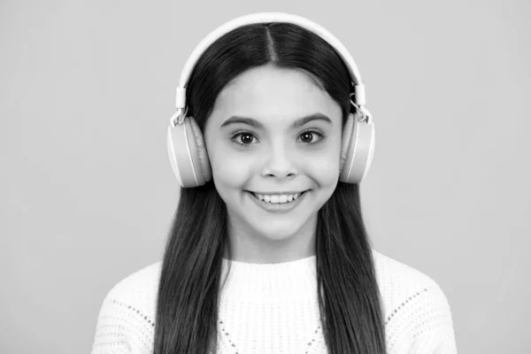 Child Music Concept Teenager Child Girl Dances Rhythm Melody Listens — Stockfoto