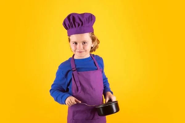 Kid Chef Cozinheiro Com Panela Cozinhar Criança Vestindo Uniforme Fogão — Fotografia de Stock