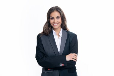 Mutlu gülümseyen kadın portresi. Çekici, hoş, neşeli, günlük giysiler içinde mutlu ve tasasız bir geçmişi olan bir genç kız.