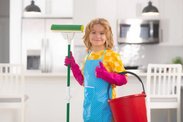 Gyerekfelmosó Takarító Otthon Tisztítószerek Tisztítószerek Takarítószolgálat Kisfiús Háztartás — Stock Fotó