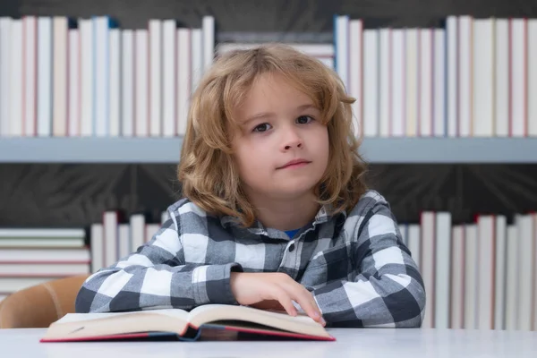 Educação Conhecimento Conceito Livraria Livro Leitura Infantil Uma Livraria Biblioteca — Fotografia de Stock