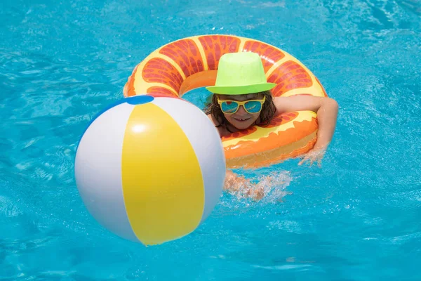 Kid Sunglasses Pool Summer Day Children Playing Swimming Pool Summer — Stock Photo, Image