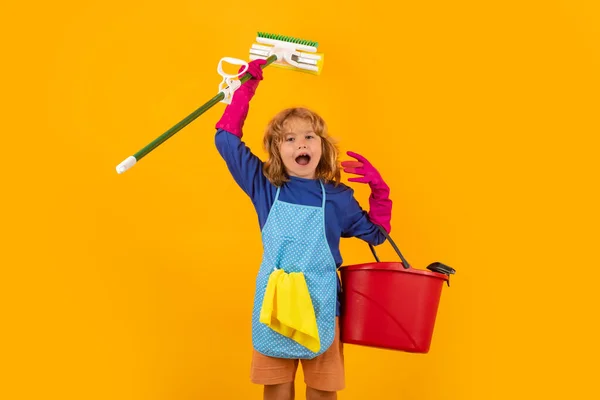 Gyermek Használjon Portörlőt Kesztyűt Tisztításhoz Vicces Gyerekfelmosó Ház Takarítószer Tisztítószer — Stock Fotó
