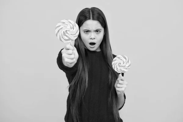 Hipster Teenager Mädchen Lecken Lollypop Zuckernahrung Süßigkeiten Und Süßigkeiten Kind — Stockfoto