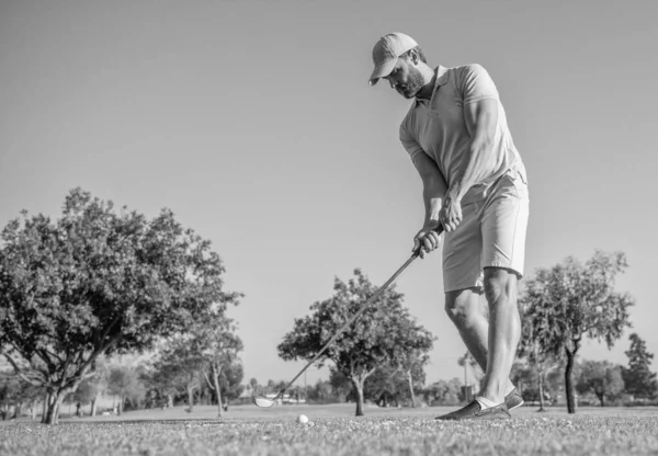 Nyári Tevékenység Profi Sport Szabadtéri Férfi Golfozó Profi Golfpályán Portré — Stock Fotó