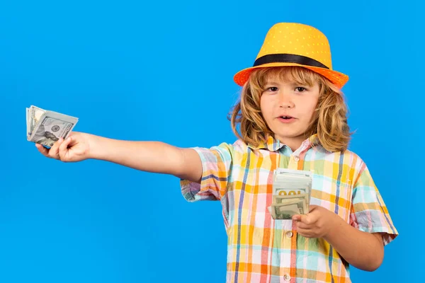 Koncepcja Banknotów Gotówkowych Dzieciak Pokazuje Banknoty Dolarowe Marząc Bogactwie Odosobnionym — Zdjęcie stockowe