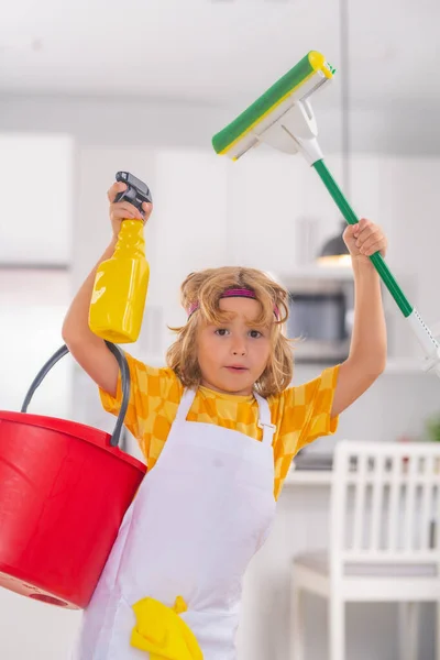 Porträt Der Kinderreinigung Konzeptwachstum Entwicklung Familienbeziehungen Housekeeping Und Hausreinigung Konzept — Stockfoto