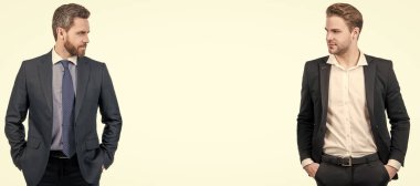 İş adamları gibi takım elbiseli işadamları liderlikten soyutlanmış liderlik için rekabet ediyorlar. İnsan yüzü portresi, kopyalama alanı olan pankart