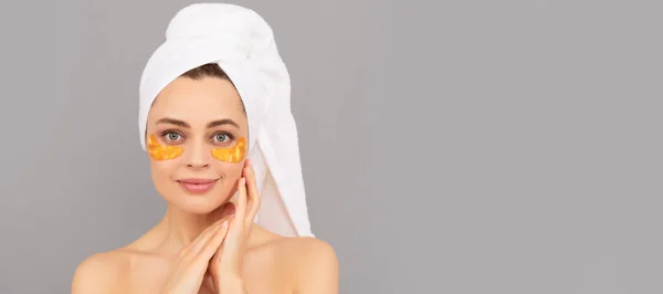 Perfect Skincare Applying Golden Fatigue Mask Girl Reduce Eye Bags — Stock Photo, Image