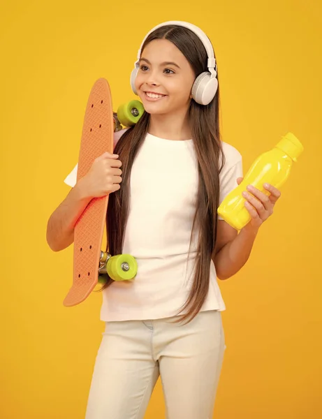 Teenagers Lifestyle Casual Youth Culture Teen Girl Skateboard Isolated Studio — Stockfoto