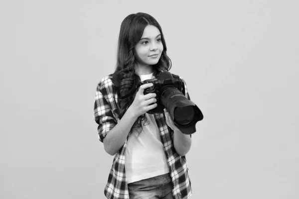 Year Old Teen Girl Holding Digital Camera Dslr Yellow Background — Stockfoto