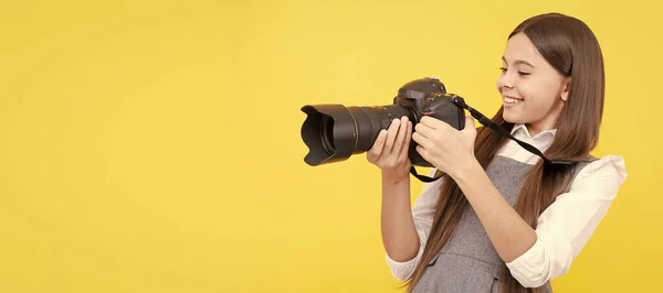 Kind Gebruik Maken Van Digitale Camera Gelukkig Kind Fotograferen School — Stockfoto
