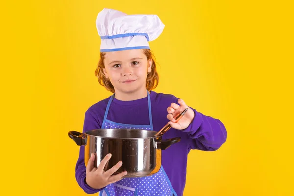 Criança Cozinhe Com Panela Cozinha Concha Criança Usando Uniforme Fogão — Fotografia de Stock