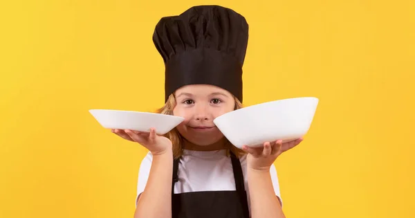 Piccolo Cuoco Con Piastra Cottura Ritratto Bambino Uniforme Cuoco Chef — Foto Stock