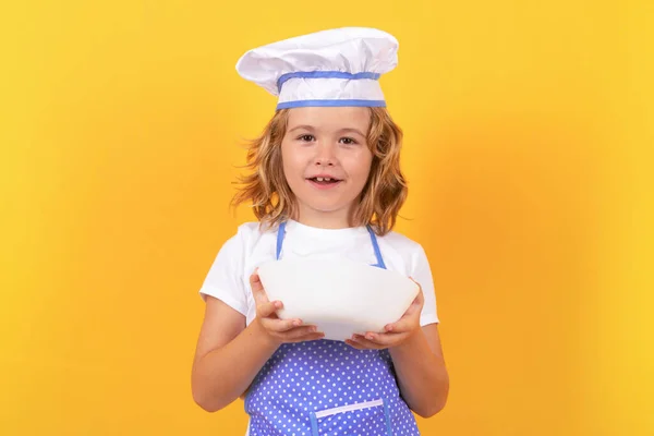 Cozinheiro Garoto Engraçado Cozinheiro Com Placa Cozinha Retrato Estúdio Criança — Fotografia de Stock