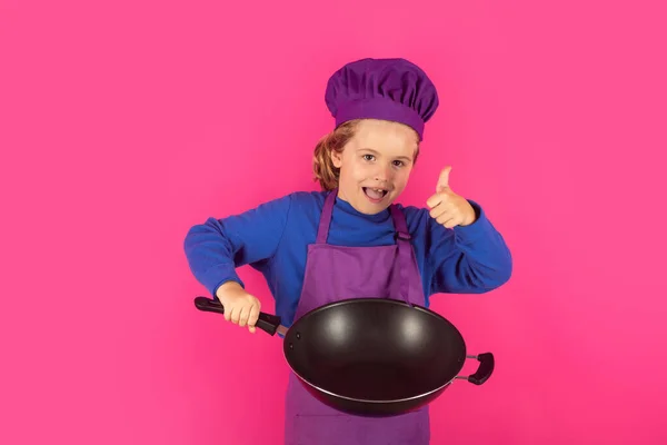 Criança Cozinha Com Panela Cozinhar Criança Cozinheiro Chef Prepara Alimentos — Fotografia de Stock